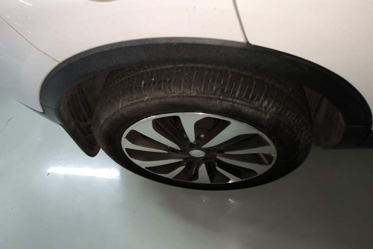 Used Buick Encore 2016 18T Automatic Two-Wheel Drive Urban Elite Model Right Rear Wheel Hub