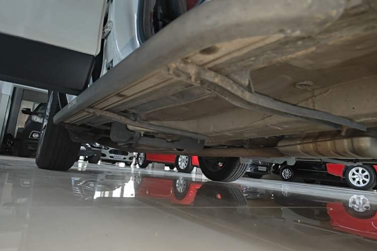 Used Buick Encore 2016 18T Automatic Two-Wheel Drive Urban Elite Model Right Side Sill