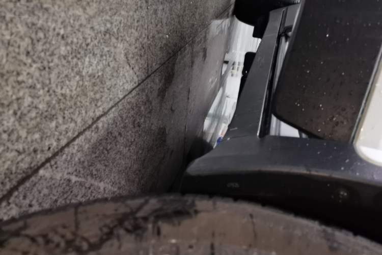 Used Buick Encore 2016 18T Manual Two-Wheel Drive Urban Advanced Model Right Side Sill