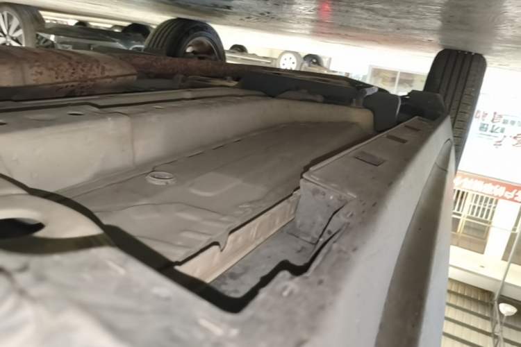 Used Buick Encore 2016 18T Automatic Two-Wheel Drive Urban Elite Model Right Side Sill