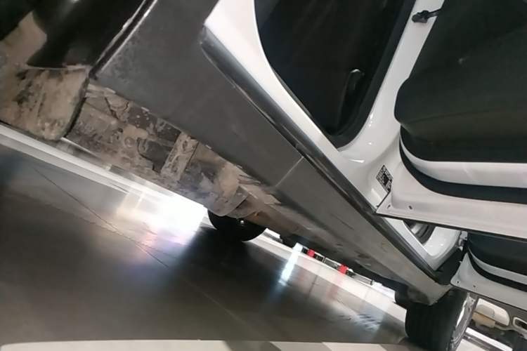 Used Buick Encore 2016 18T Automatic Two-Wheel Drive Urban Leading Edition Right Side Sill
