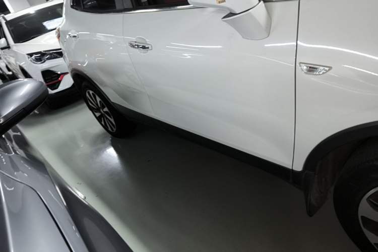 Used Buick Encore 2016 18T Automatic Two-Wheel Drive Urban Elite Model Right Side Sill