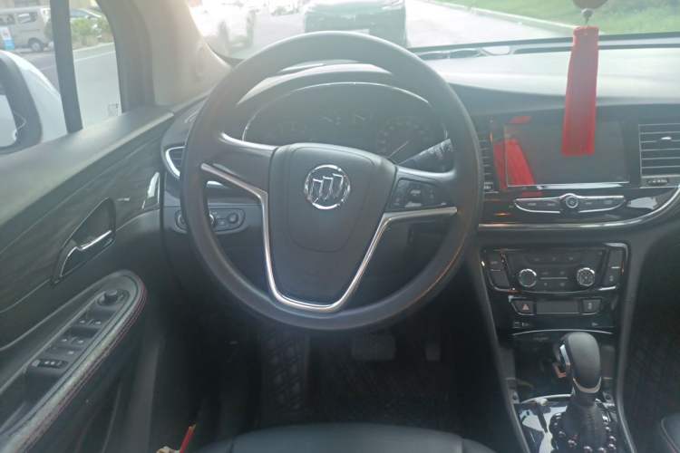 Used Buick Encore 2016 18T Automatic Two-Wheel Drive Urban Fashion Model Steering Wheel