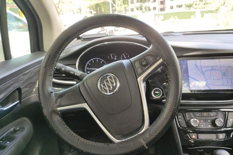 Used Buick Encore 2016 18T Automatic Two-Wheel Drive Urban Fashion Model Steering Wheel