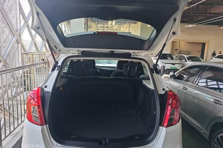 Used Buick Encore 2016 18T Automatic Two-Wheel Drive Urban Leading Edition Trunk
