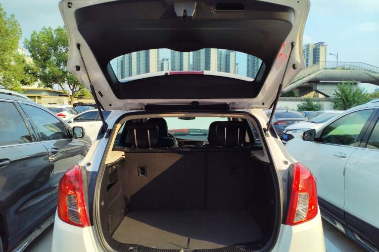 Used Buick Encore 2016 18T Automatic Two-Wheel Drive Urban Leading Edition Trunk