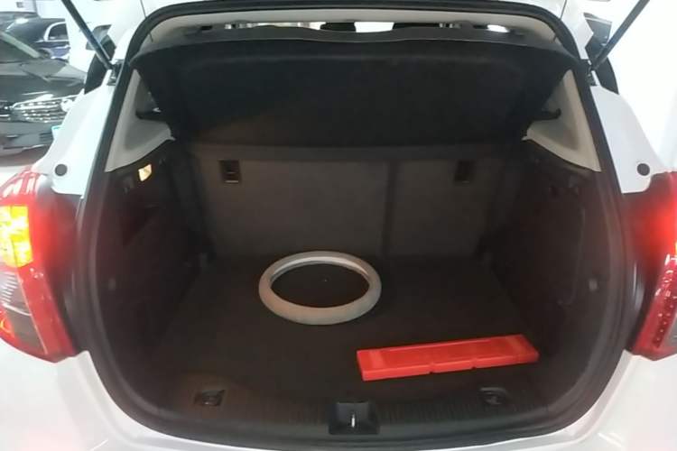 Used Buick Encore 2016 18T Automatic Two-Wheel Drive Urban Leading Edition Trunk