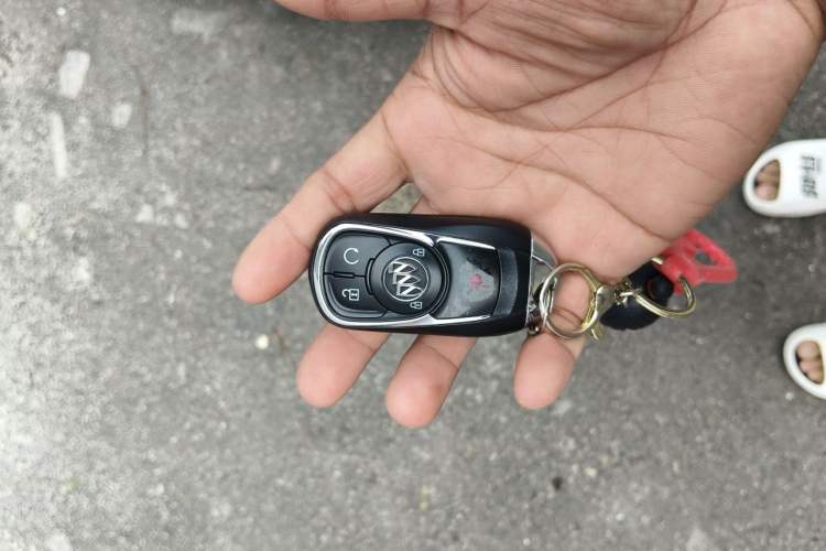 Used Buick Encore 2016 18T Automatic Two-Wheel Drive Urban Elite Model Vehicle Key