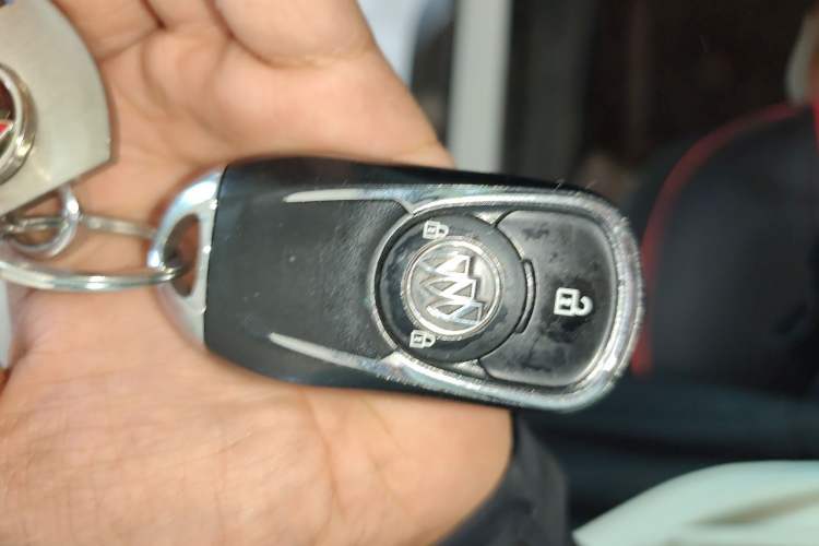 Used Buick Encore 2016 18T Automatic Two-Wheel Drive Urban Fashion Model Vehicle Key
