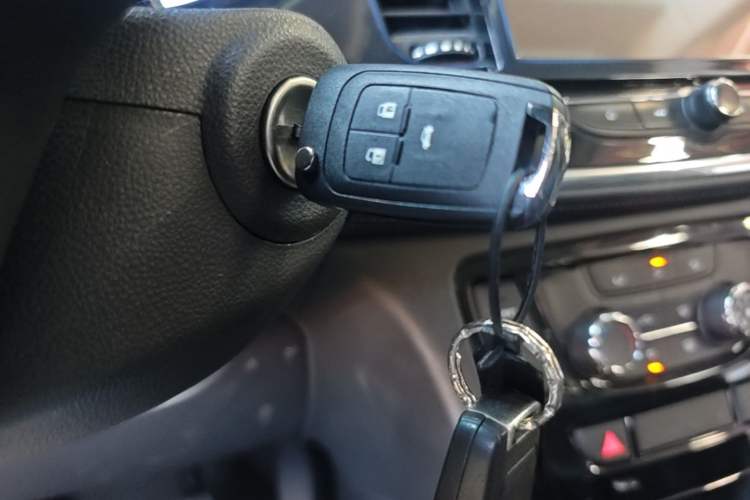 Used Buick Encore 2016 18T Automatic Two-Wheel Drive Urban Leading Edition Vehicle Key