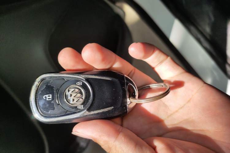 Used Buick Encore 2016 18T Automatic Two-Wheel Drive Urban Fashion Model Vehicle Key
