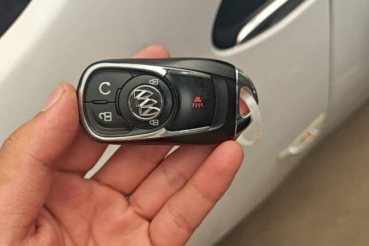 Used Buick Encore 2016 18T Automatic Two-Wheel Drive Urban Elite Model Vehicle Key