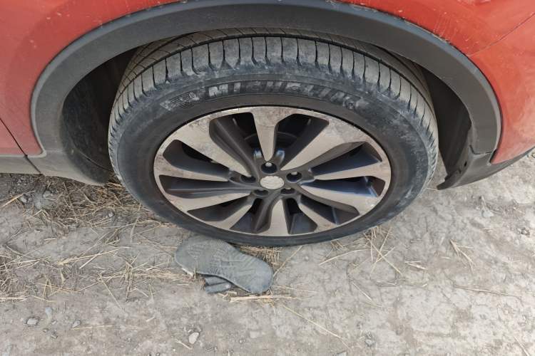 Used Buick Encore 2016 18T Automatic Two-Wheel Drive Urban Elite Model Right Front Wheel Hub