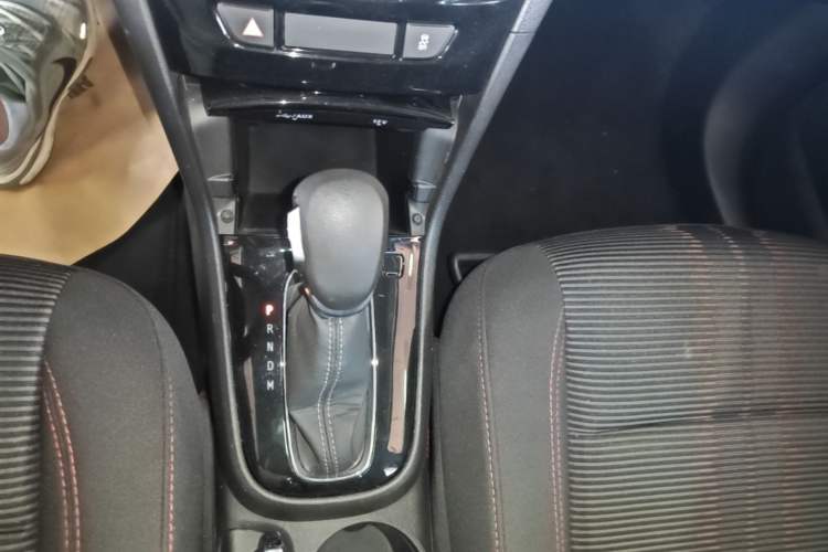 Used Buick Encore 2017 18T Automatic Two-Wheel Drive Urban Fashion Model Gear Lever