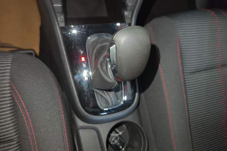 Used Buick Encore 2017 18T Automatic Two-Wheel Drive Urban Fashion Model Gear Lever