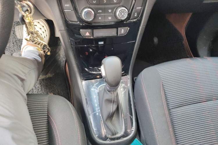 Used Buick Encore 2017 18T Automatic Two-Wheel Drive Urban Leading Model Gear Lever