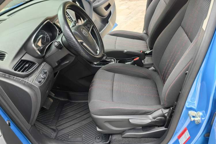 Used Buick Encore 2017 18T Automatic Two-Wheel Drive Urban Leading Model Interior 2