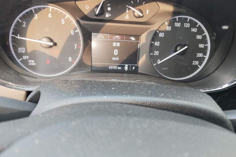 Used Buick Encore 2017 18T Automatic Two-Wheel Drive Urban Leading Model Odometer Close Up