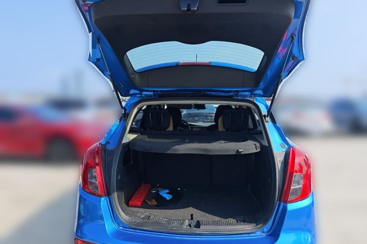 Used Buick Encore 2017 18T Automatic Two-Wheel Drive Urban Fashion Model Trunk