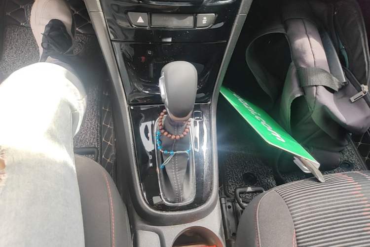 Used Buick Encore 2017 18T Automatic Two-Wheel Drive Urban Fashion Model Gear Lever