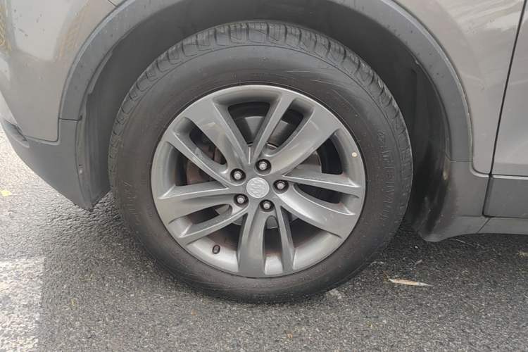 Used Buick Encore 2017 18T Automatic Two-Wheel Drive Urban Fashion Model Left Front Wheel Hub