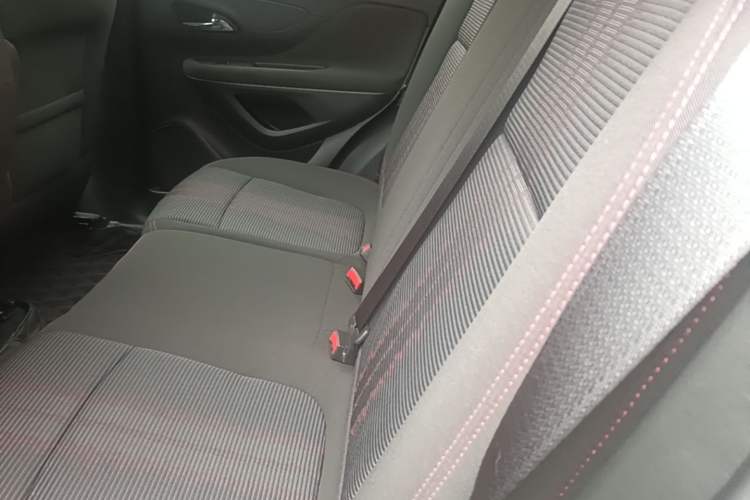 Used Buick Encore 2017 18T Automatic Two-Wheel Drive Urban Fashion Model Left Rear Seat