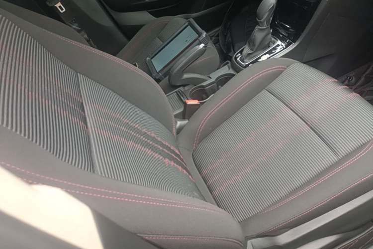 Used Buick Encore 2017 18T Automatic Two-Wheel Drive Urban Fashion Model Right Front Seat