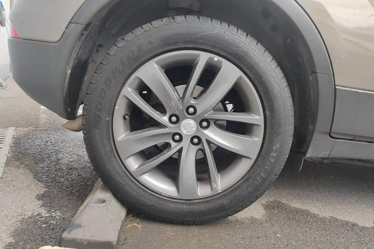 Used Buick Encore 2017 18T Automatic Two-Wheel Drive Urban Fashion Model Right Rear Wheel Hub