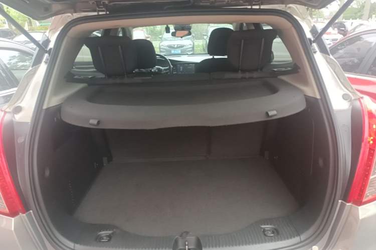 Used Buick Encore 2017 18T Automatic Two-Wheel Drive Urban Fashion Model Trunk