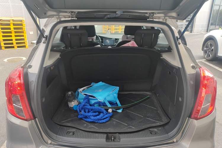 Used Buick Encore 2017 18T Automatic Two-Wheel Drive Urban Fashion Model Trunk