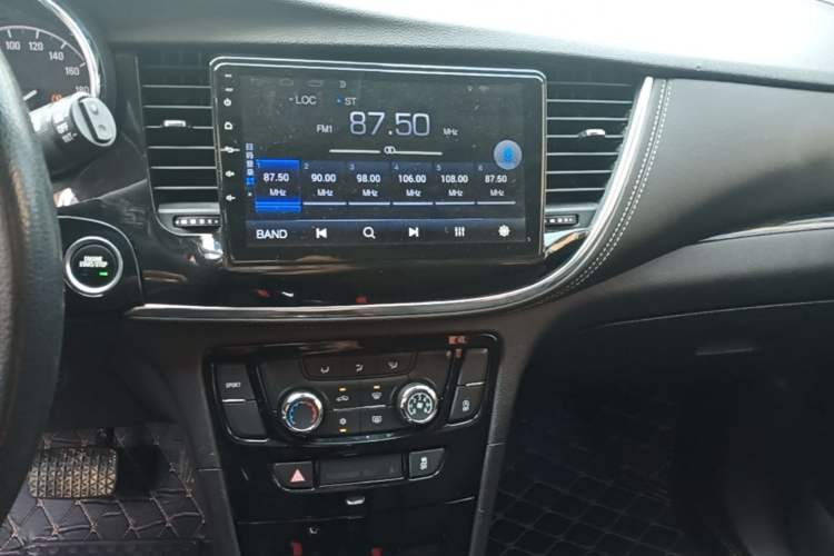 Used Buick Encore 2017 18T Automatic Two-Wheel Drive Urban Fashion Model Audio And AC Panel