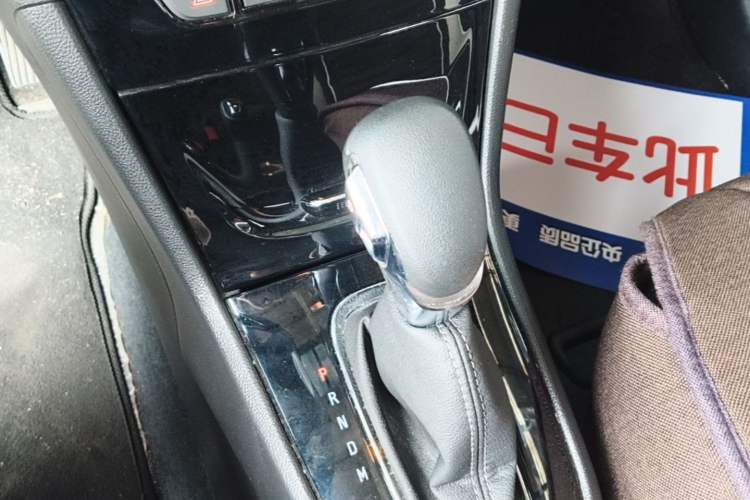Used Buick Encore 2017 18T Automatic Two-Wheel Drive Urban Fashion Model Gear Lever