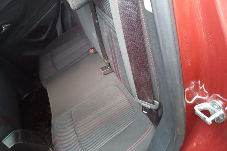 Used Buick Encore 2017 18T Automatic Two-Wheel Drive Urban Fashion Model Left Rear Seat