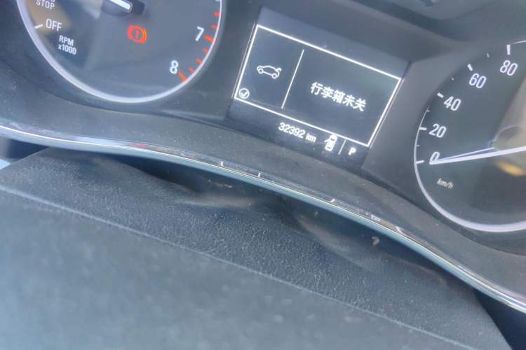 Used Buick Encore 2017 18T Automatic Two-Wheel Drive Urban Elite Model Odometer Close Up