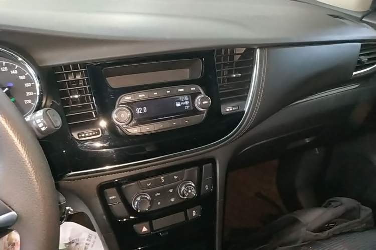 Used Buick Encore 2017 18T Automatic Two-Wheel Drive Urban Leading Model Audio And AC Panel