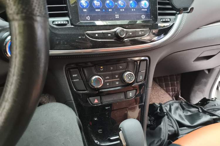 Used Buick Encore 2017 18T Automatic Two-Wheel Drive Urban Leading Model Audio And AC Panel