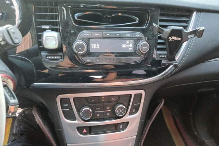 Used Buick Encore 2017 18T Automatic Two-Wheel Drive Urban Leading Model Audio And AC Panel
