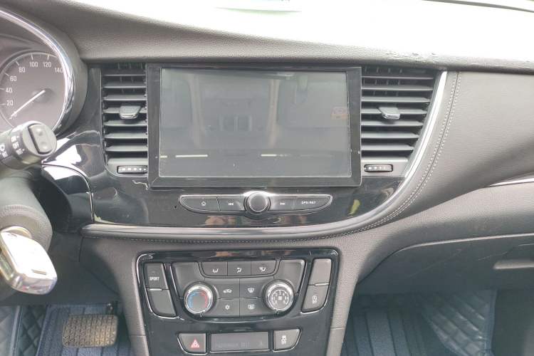 Used Buick Encore 2017 18T Automatic Two-Wheel Drive Urban Leading Model Audio And AC Panel