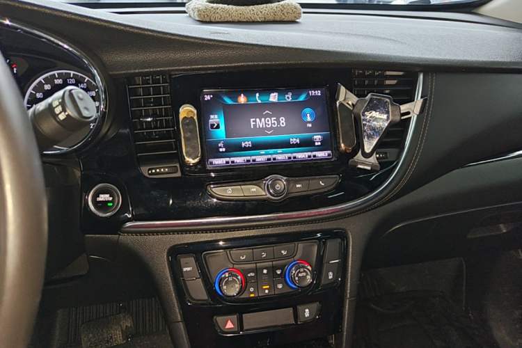 Used Buick Encore 2017 18T Automatic Two-Wheel Drive Urban Elite Model Audio And AC Panel