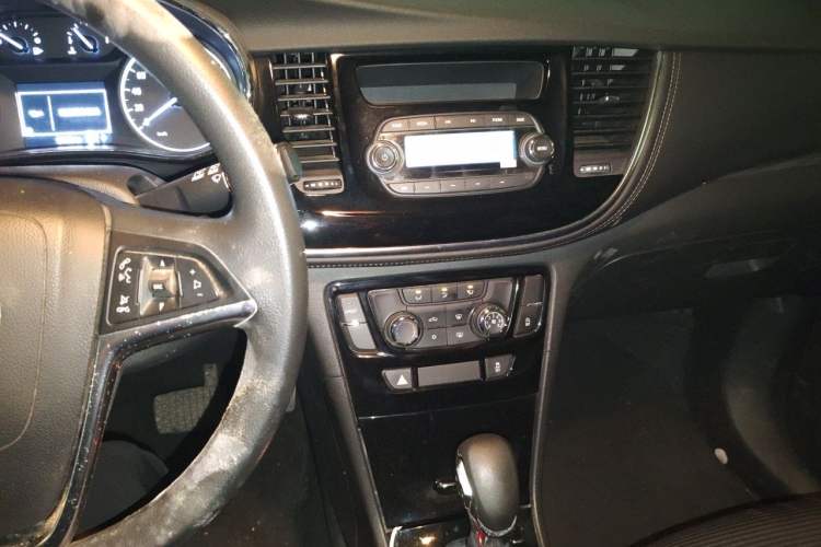 Used Buick Encore 2017 18T Automatic Two-Wheel Drive Urban Leading Model Audio And AC Panel
