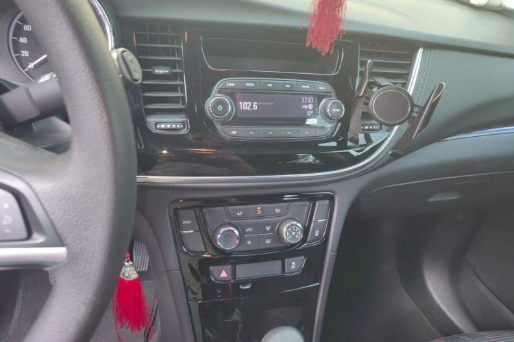 Used Buick Encore 2017 18T Automatic Two-Wheel Drive Urban Leading Model Audio And AC Panel