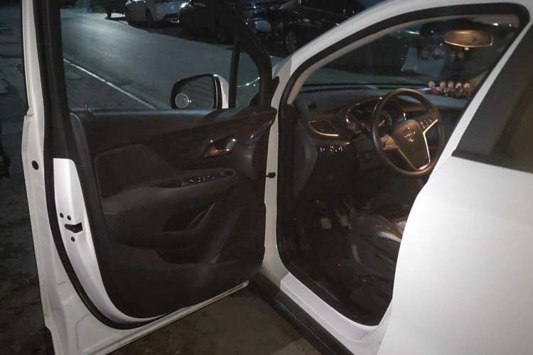 Used Buick Encore 2017 18T Manual Two-Wheel Drive Urban Advanced Version Driver Seat