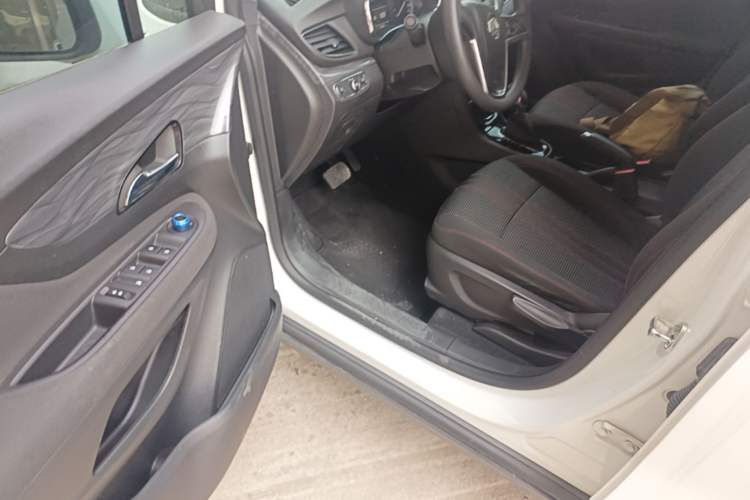 Used Buick Encore 2017 18T Automatic Two-Wheel Drive Urban Fashion Model Driver Seat