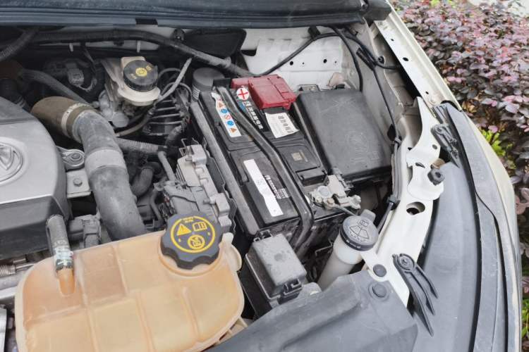 Used Buick Encore 2017 18T Automatic Two-Wheel Drive Urban Leading Model Engine Bay Left