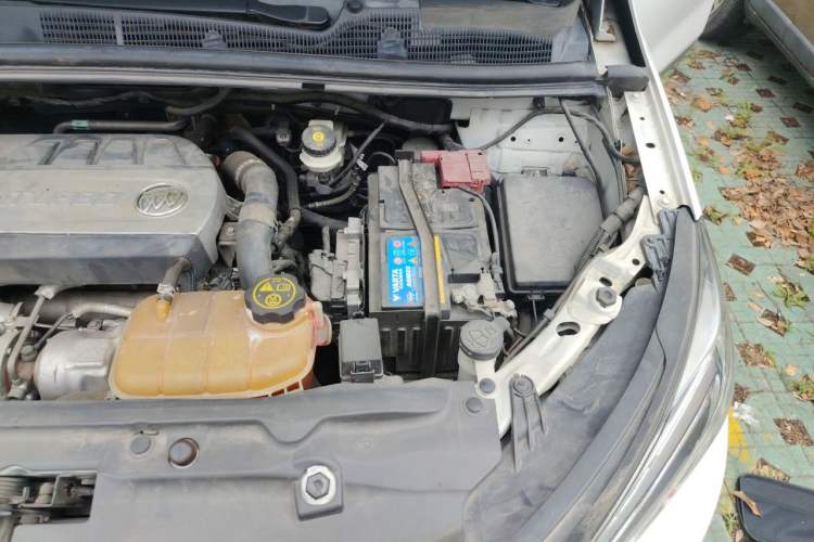 Used Buick Encore 2017 18T Manual Two-Wheel Drive Urban Advanced Version Engine Bay Left