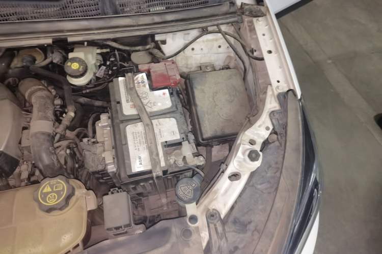 Used Buick Encore 2017 18T Automatic Two-Wheel Drive Urban Fashion Model Engine Bay Left