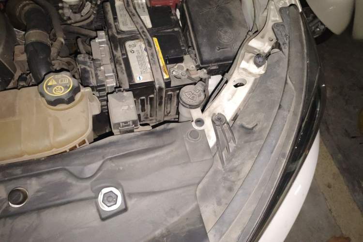 Used Buick Encore 2017 18T Automatic Two-Wheel Drive Urban Leading Model Engine Bay Left