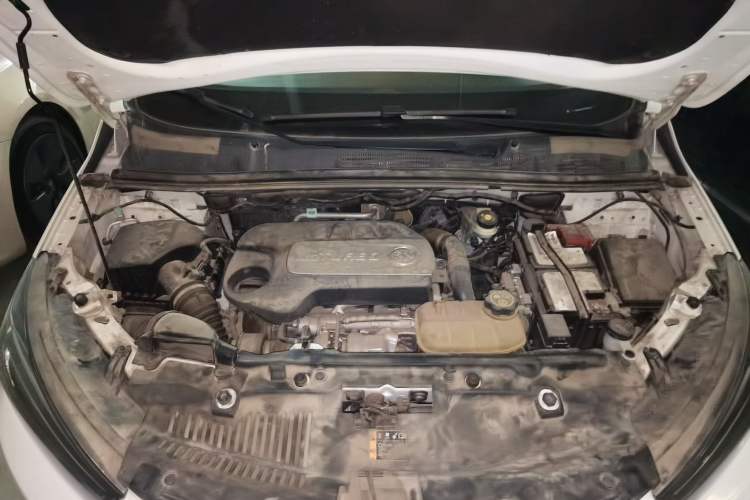 Used Buick Encore 2017 18T Automatic Two-Wheel Drive Urban Fashion Model Engine Bay