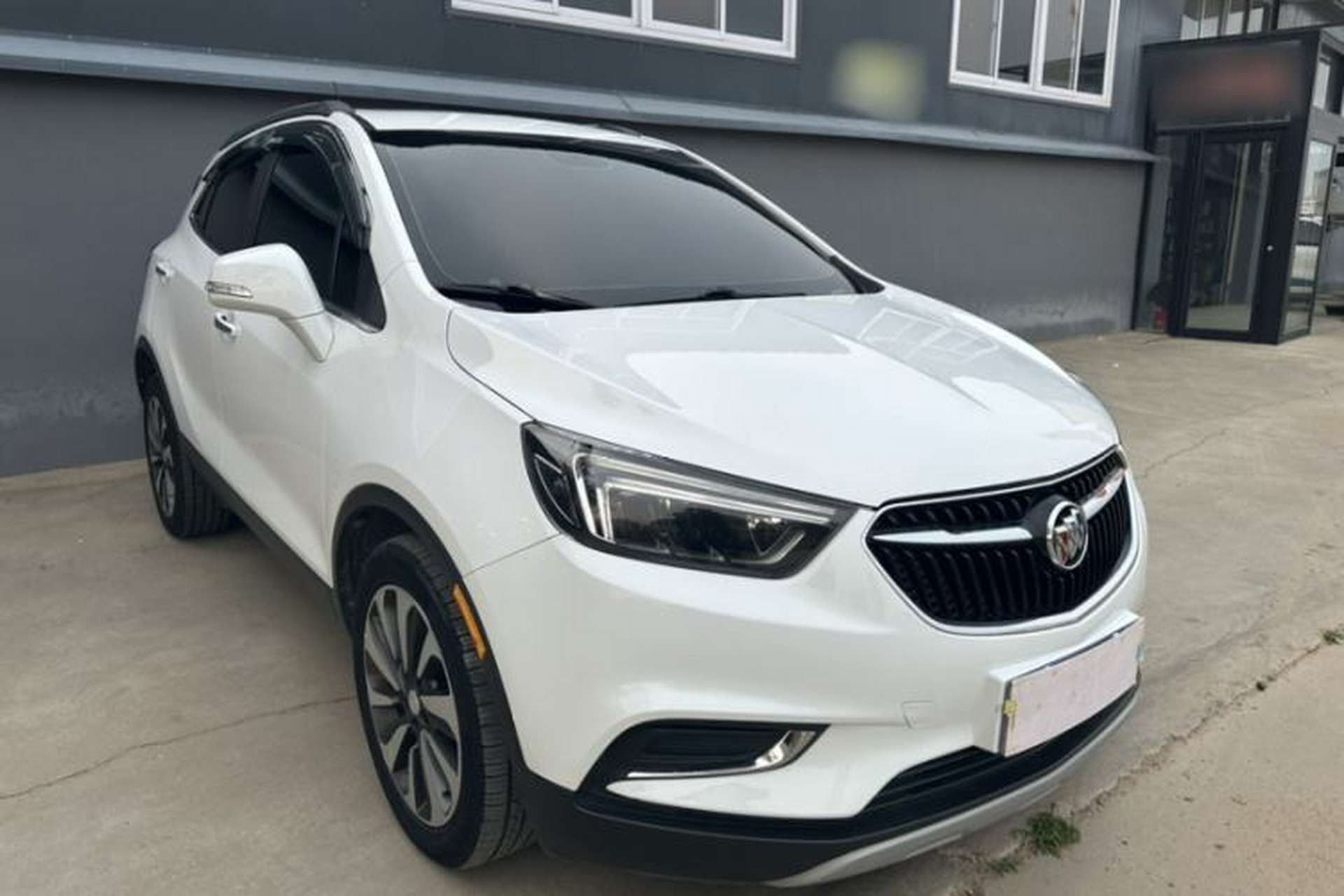 Used Buick Encore 2017 18T Automatic All-Wheel-Drive Flagship Model Exterior 3