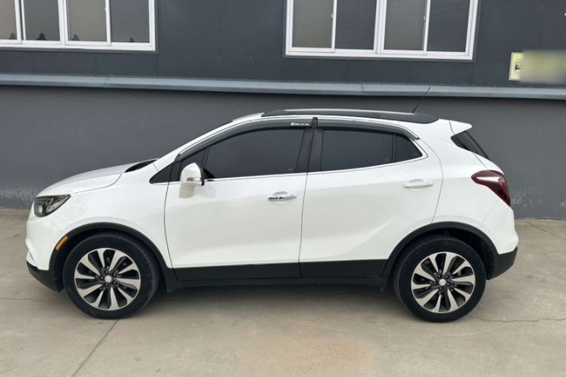 Used Buick Encore 2017 18T Automatic All-Wheel-Drive Flagship Model Exterior 5